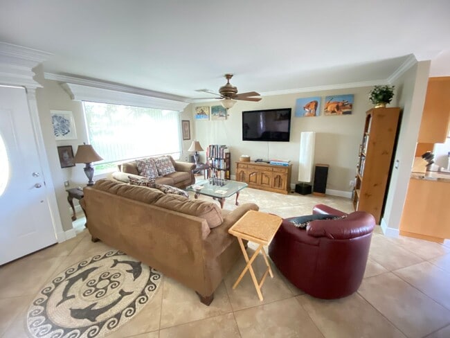 Building Photo - 561 Leisure World