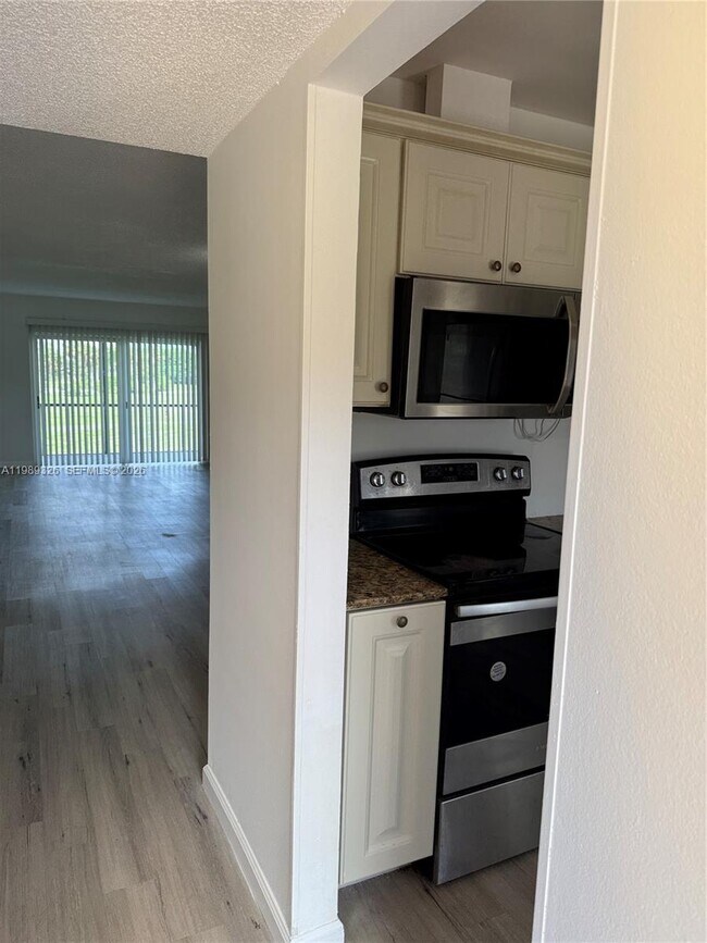 Building Photo - 6301 N Falls Cir Dr