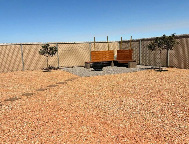 Building Photo - 9875 Magnolia Ave