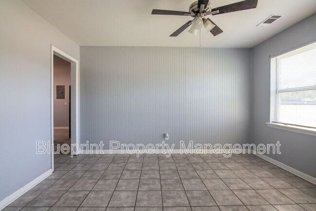 Building Photo - 1521 22nd St Ensley