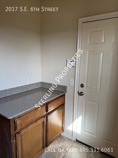 Building Photo - 2017 SE 6th St