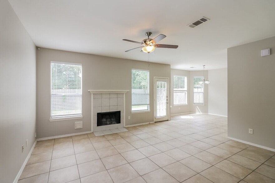Building Photo - 3310 Tenaha Dr