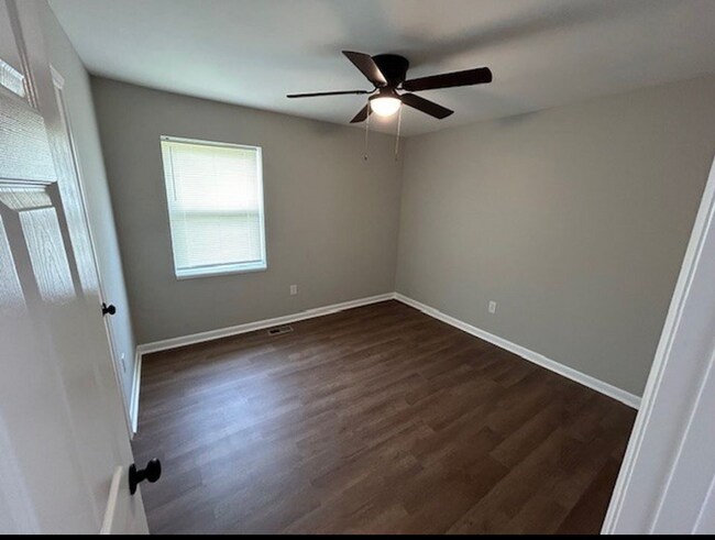 Building Photo - 113 Lowell Dr W