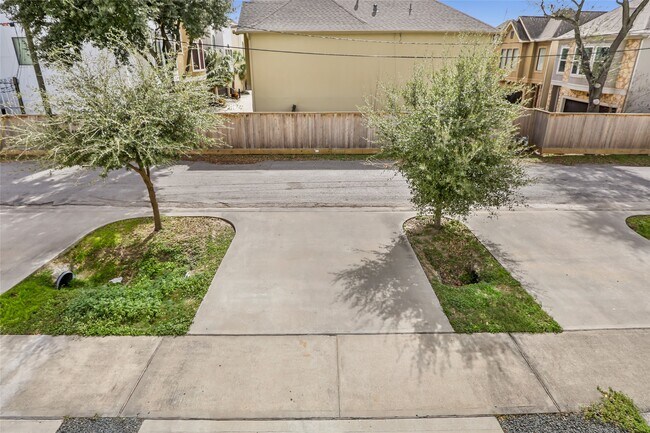 Building Photo - 3309 Baron St