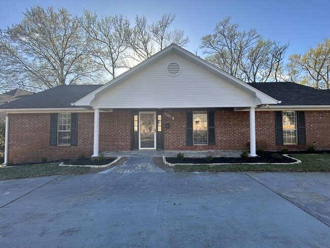 Building Photo - Available Now! Newly Remodeled 3/2/2 in a ...