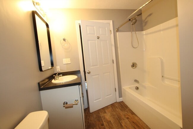 Building Photo - 6 Canal St