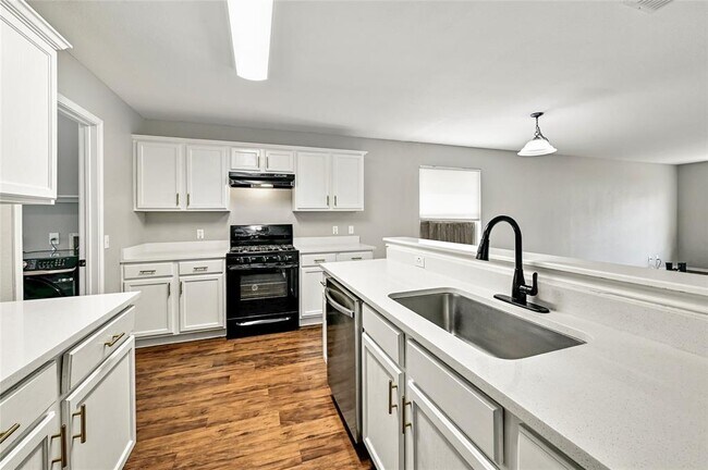 Building Photo - 6813 Sabrina Dr