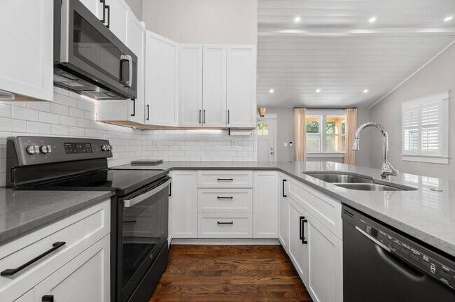 Building Photo - 2600 Aspen Dr