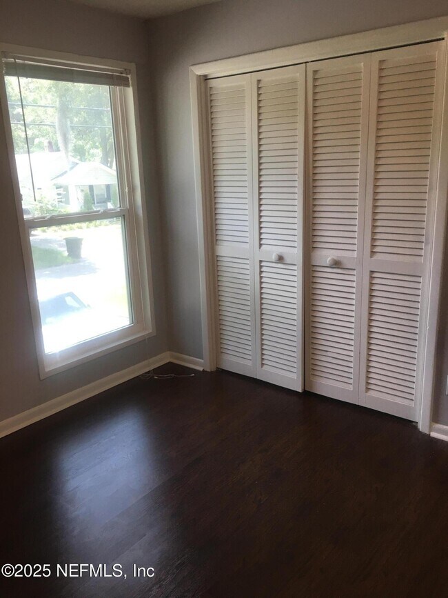 Building Photo - 3307 Mayflower St