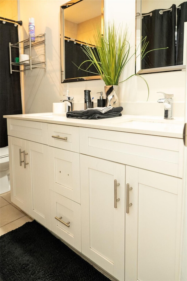 Building Photo - 2710 NW 5th St