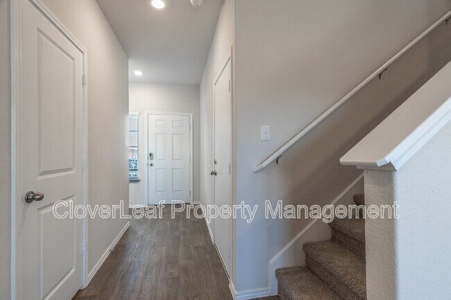 Building Photo - 466 Orion Dr