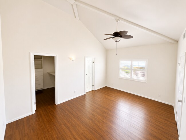 Building Photo - Coastal Living at It's Best! Pacific Beach Townhome with Incredible Rooftop Views!