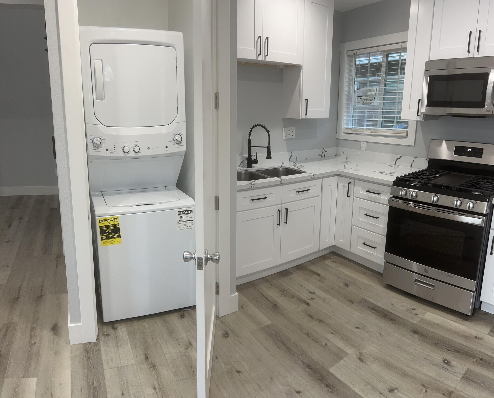 Washer/Dryer - 917 Clemensen Ave