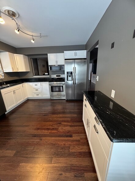 Kitchen - 15183 Raphael Ter