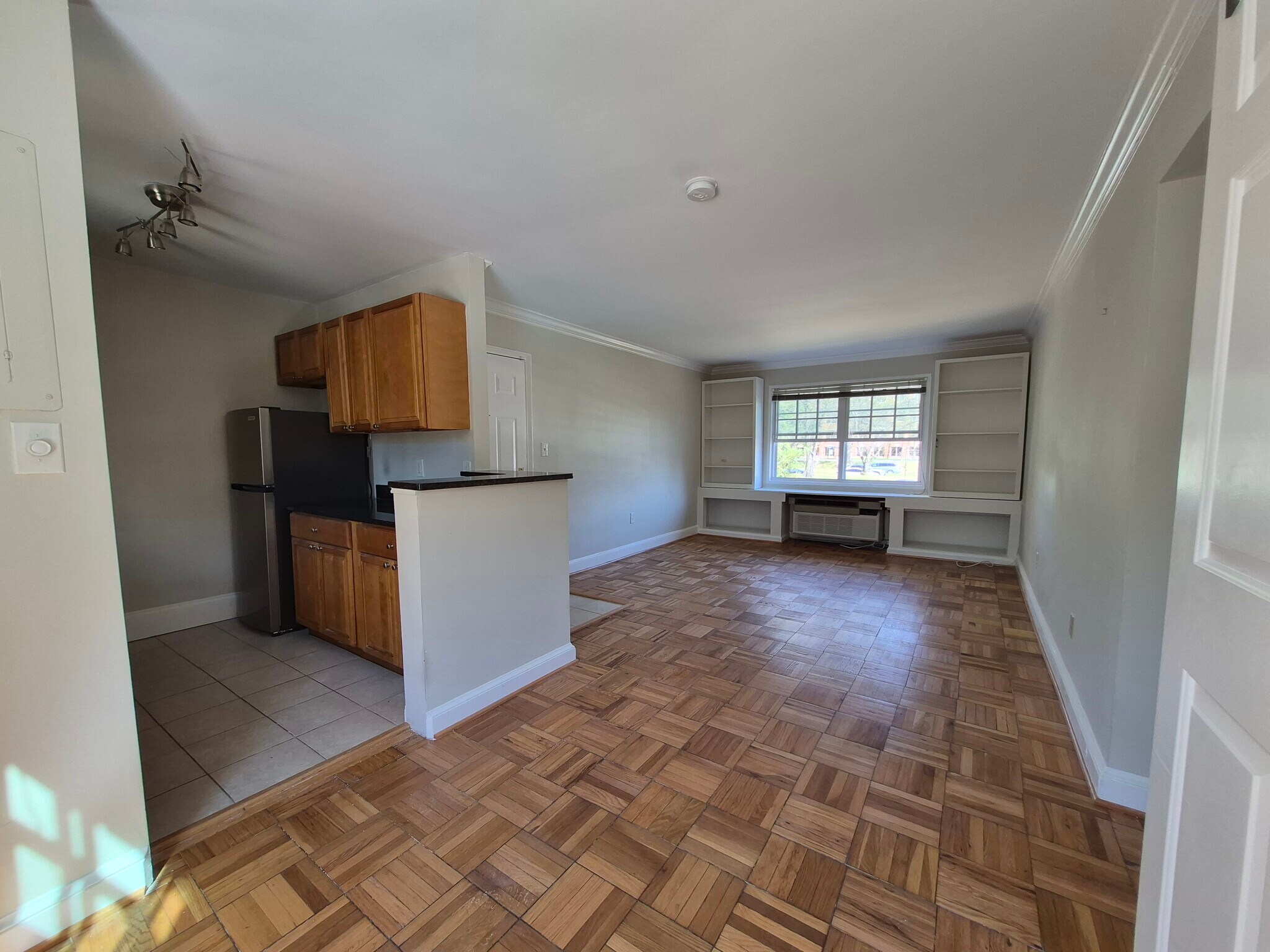 Building Photo - 1602 W Abingdon Dr