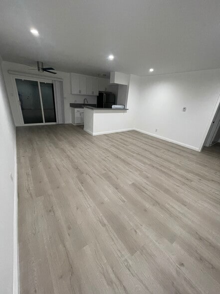 Building Photo - 909 Palm Ave