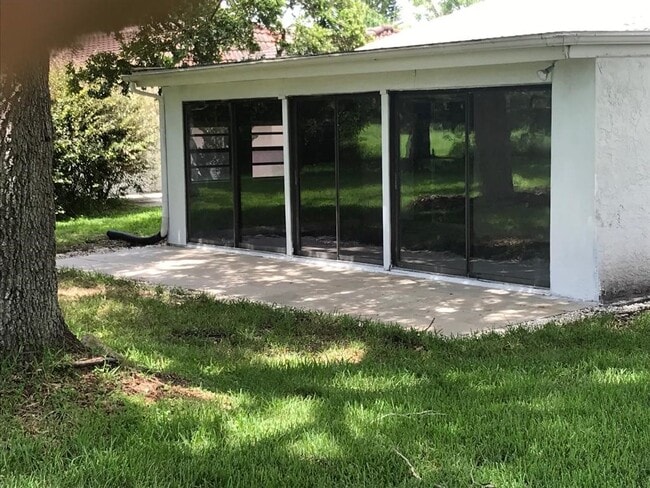 Building Photo - 5572 Memorial Dr