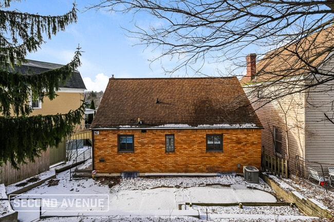 Building Photo - 2015 Plainview Ave