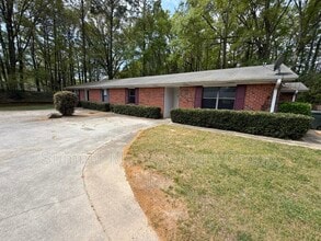 Building Photo - 1035 Eastview Rd NE