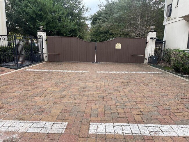 Building Photo - 9944 Woodwind Lane North