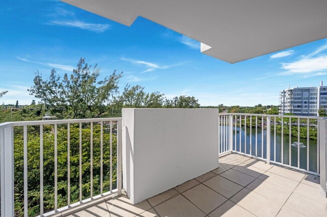 Building Photo - 1300 NE Miami Gardens Dr
