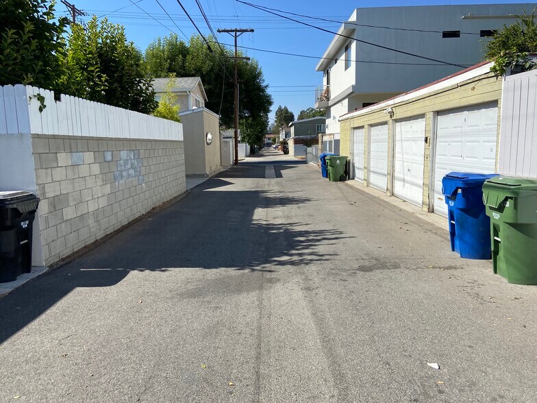 Building Photo - 4470 Stansbury Ave