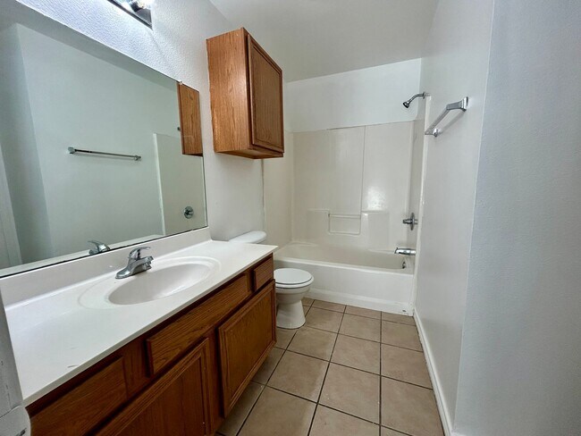 Building Photo - 908 N Belmont Ave