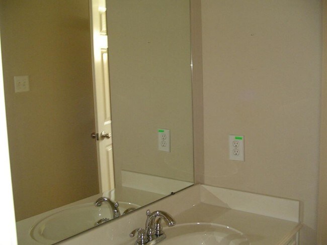 Building Photo - 10930 Reston Point Dr