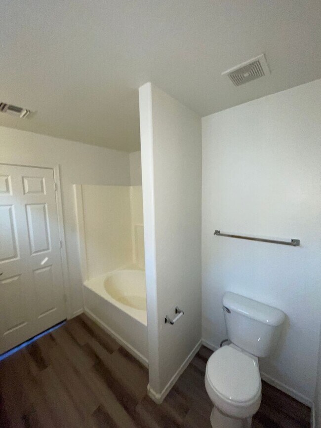Building Photo - 5707 S 31st Dr