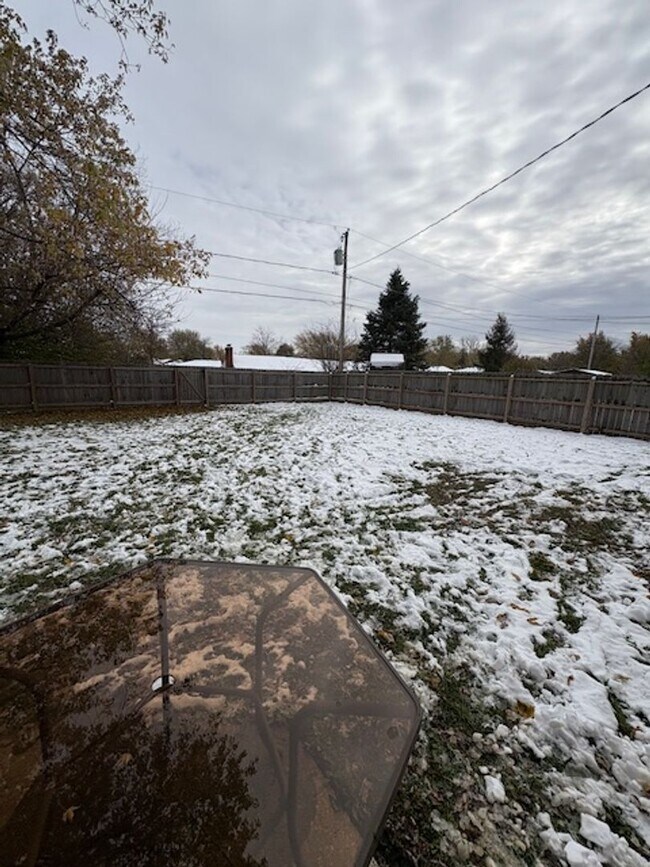 Building Photo - 3 Bedroom, 1 1/2 Bath Home in Huber Heights