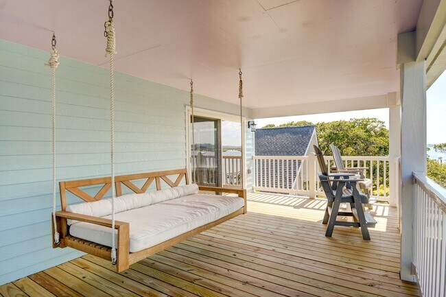 Building Photo - Seasonal Rental: Total Relaxation with Sou...