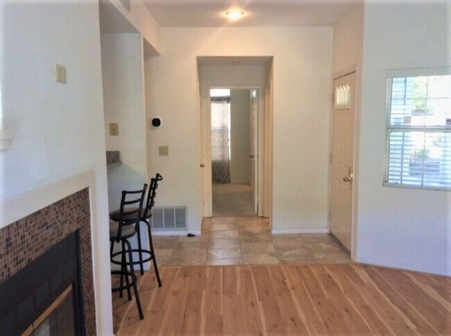 Building Photo - Single-Level 1 Bedroom Home with Garage – ...