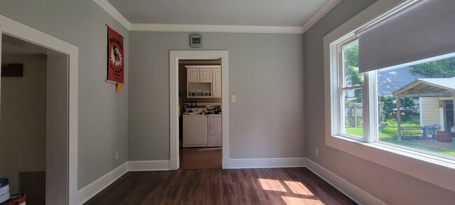 Building Photo - Charming 2 bedroom bungalow in Lakeside/Staples Mill area.
