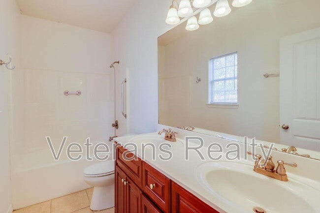 Building Photo - 18496 Devin Ct