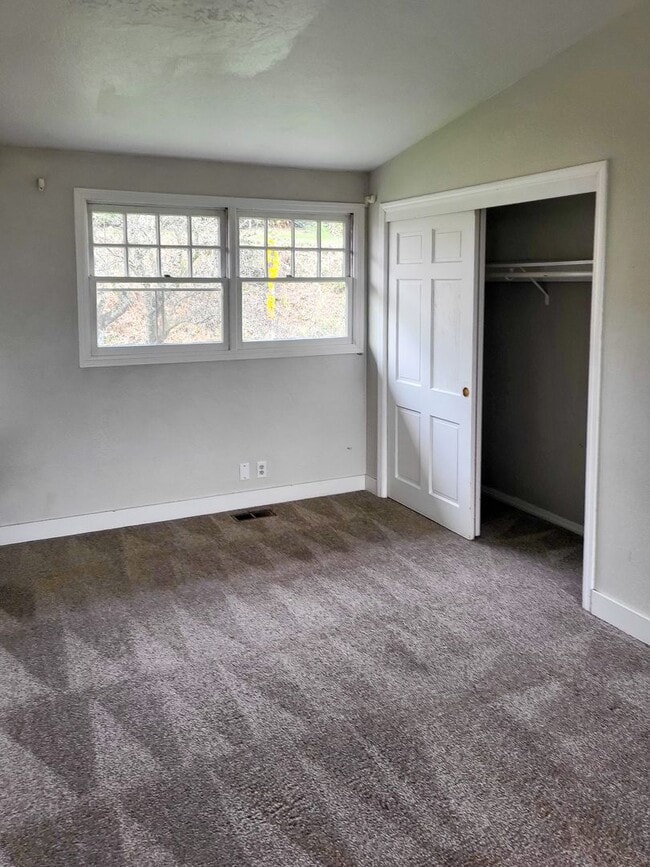 Building Photo - 970 Cascade Dr NW