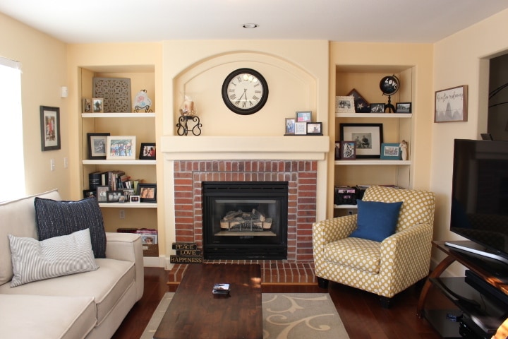 Living Room w/ Gas Fireplace - 2526 WOODROSE PL
