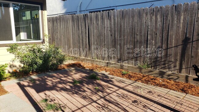 Building Photo - 72 Amelia Way