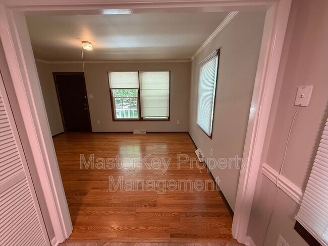 Building Photo - 219 Byrum St