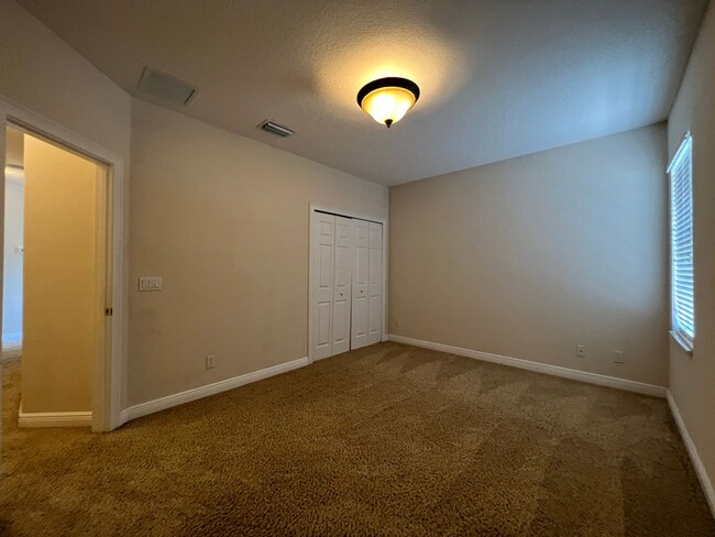 Building Photo - Beautiful 5 Bed 4 Bath Pool Home in the gu...