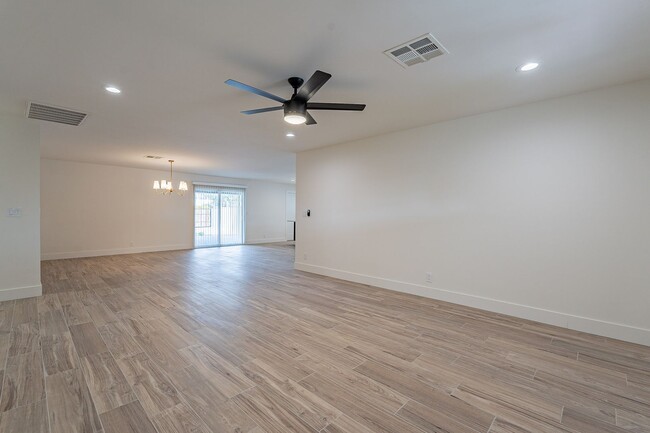 Building Photo - Stunning Clean Updated Home in Tempe!