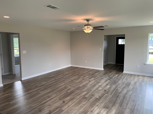 Building Photo - 150 Daffodil Ct