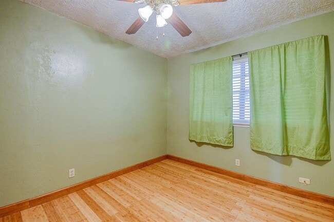 Building Photo - 1926 Cherokee Ln