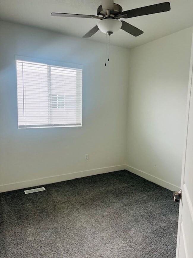 Building Photo - Beautiful new town home built in 2023