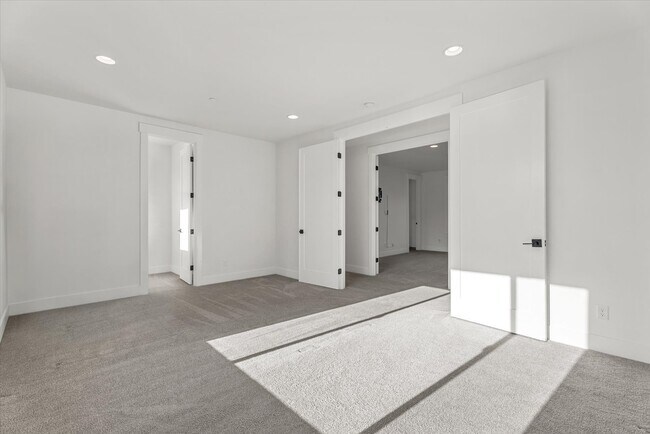 Building Photo - 16914 1st Pl S