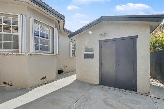 Building Photo - 5936 SW 29th St