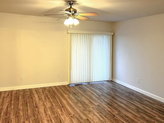 Building Photo - 1435 N Inez Pl