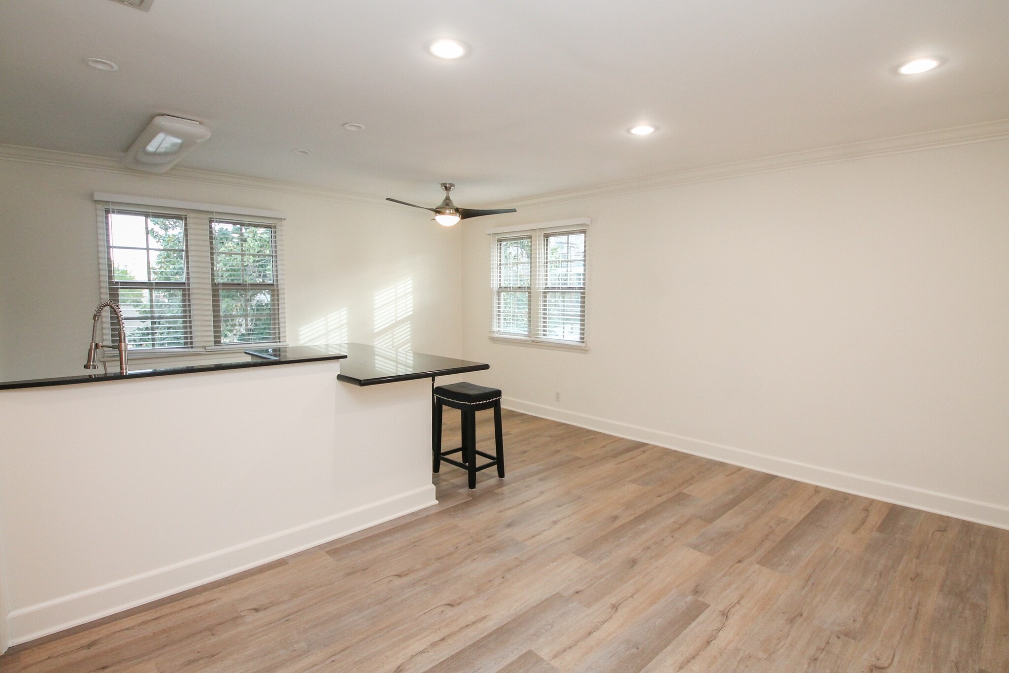 Building Photo - 15127 Dickens St