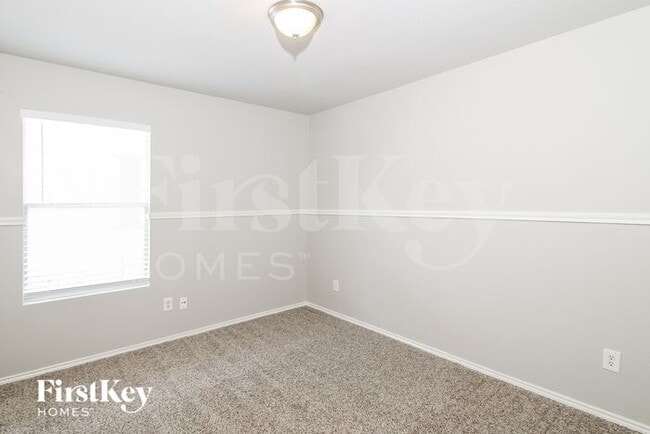 Building Photo - 525 Rosario Ln