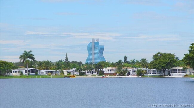 Building Photo - 2710 E Marina Dr