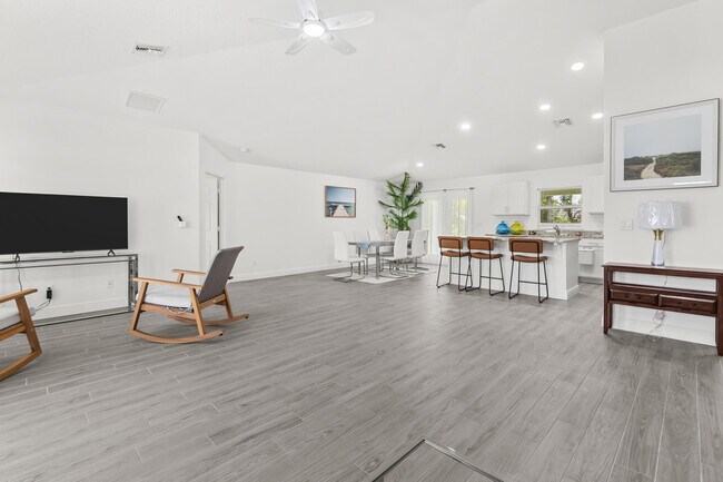 Building Photo - 5797 NW Coosa Dr